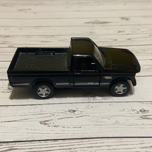 Maisto Ford F-150 Series Plain Black Pickup Truck Pullback 1/46 Scale Loose - Picture 3 of 9